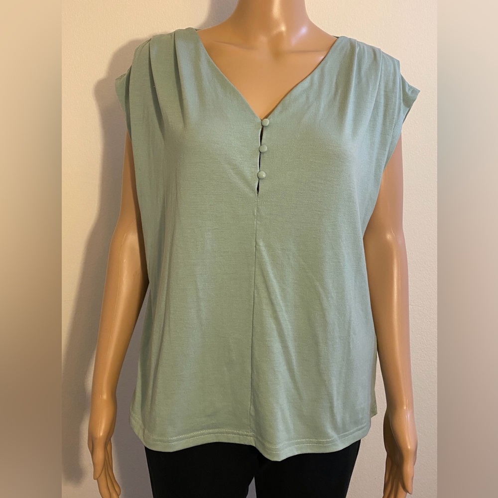 Women SHEIN Green Short Sleeve V Neck w/ 3 Front Buttons Top